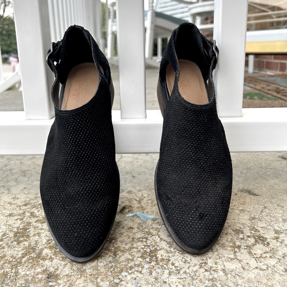 Crown Vintage Suede shoes, Size 6